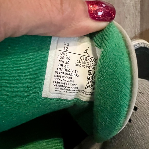 Jordan 3 -Black and Pine Green Sneakers with Silver Accents - Picture 3 of 11